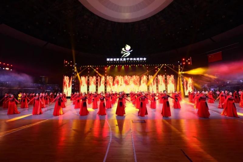 藝術(shù)系師生助力湖南省第五屆中學生運動會開幕式-2.jpg