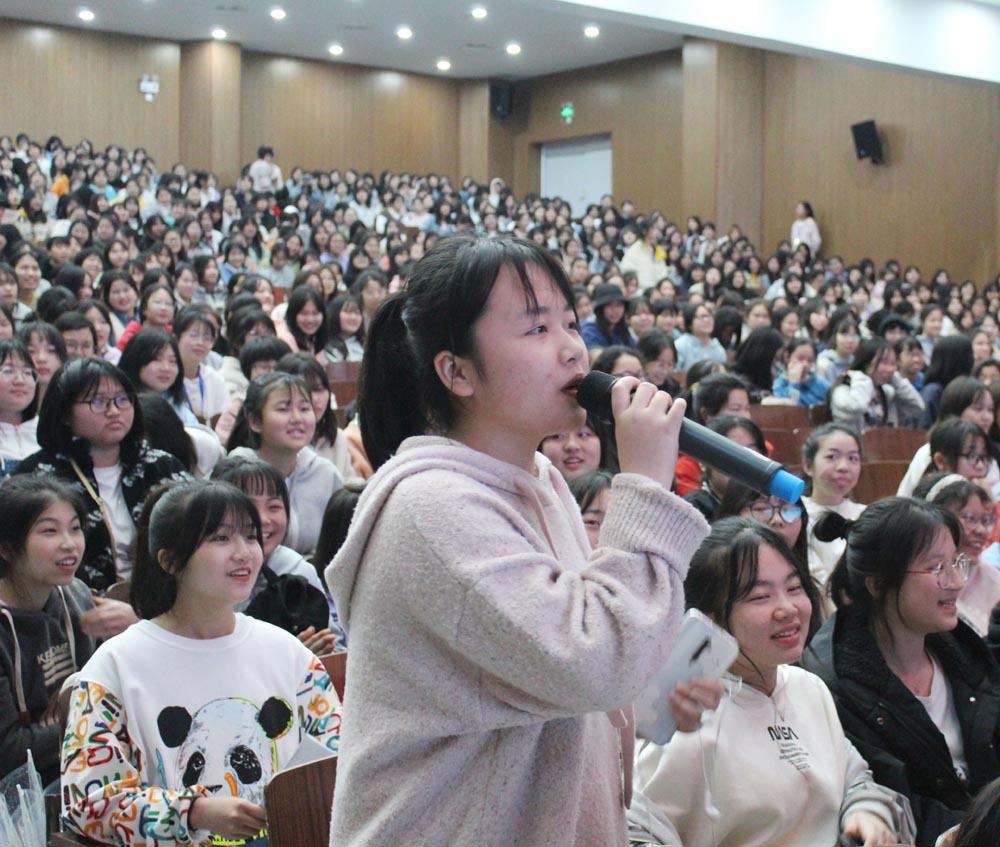 自知?自愛?自律——衡陽幼兒師范高等?？茖W校耒陽學院舉行女生專題教育講座
