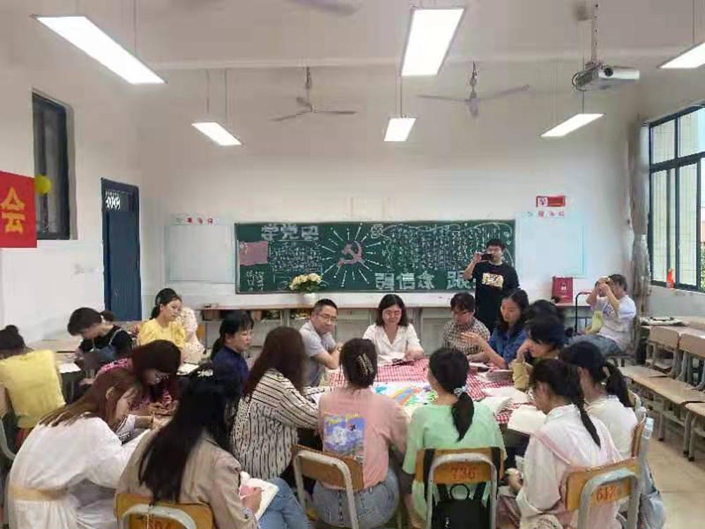  蹲下來，才能看到孩子的世界 ——學(xué)前教育學(xué)院舉行第二期讀書分享會(huì)