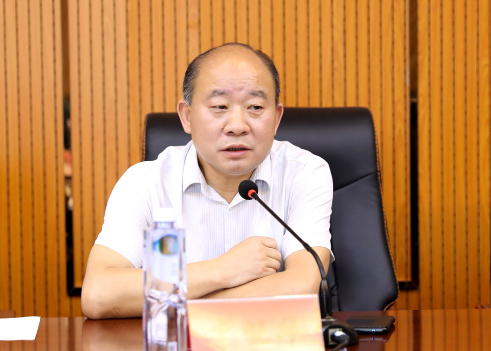 校領(lǐng)導(dǎo)蕭烽帶隊(duì)赴湘中幼專(zhuān)考察交流
