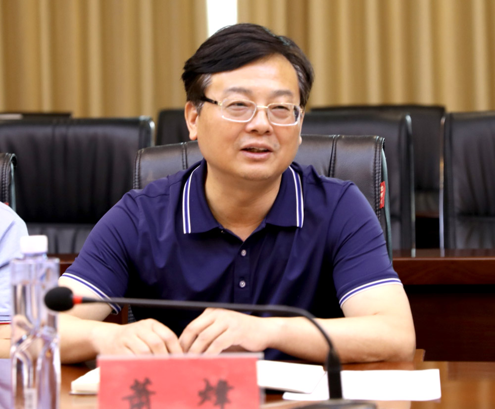 校領(lǐng)導(dǎo)蕭烽帶隊(duì)赴湘中幼專(zhuān)考察交流