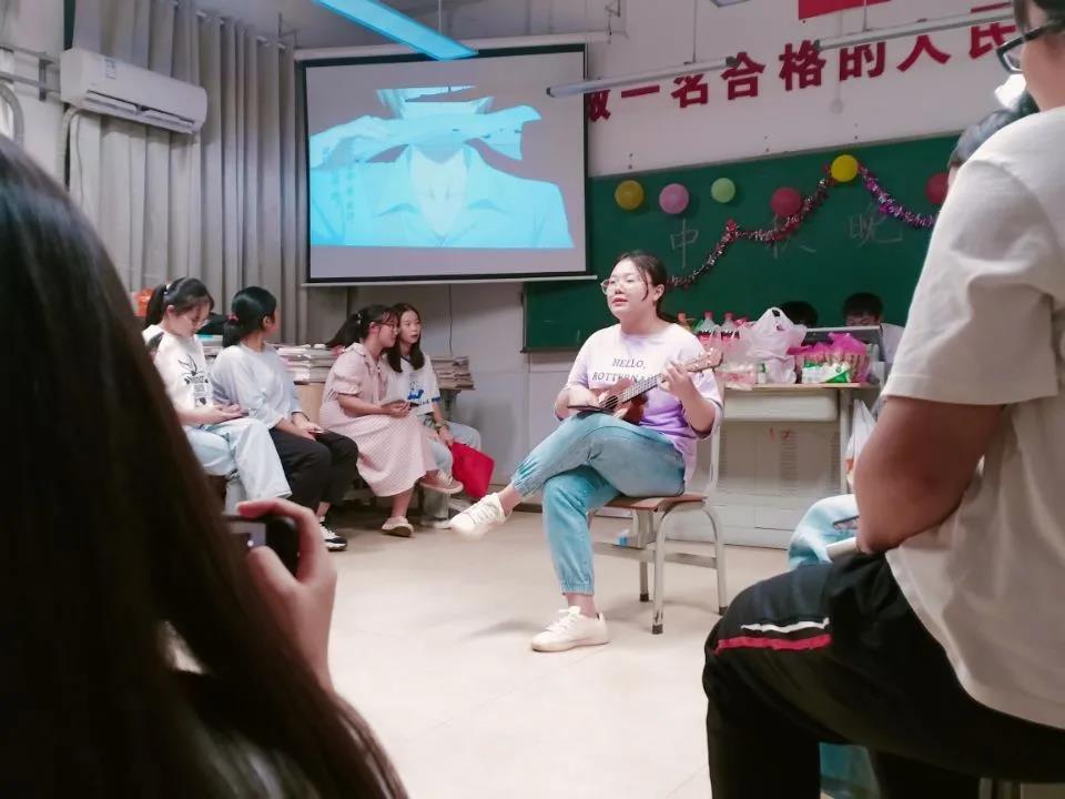 中秋佳節(jié)，師生一起過！