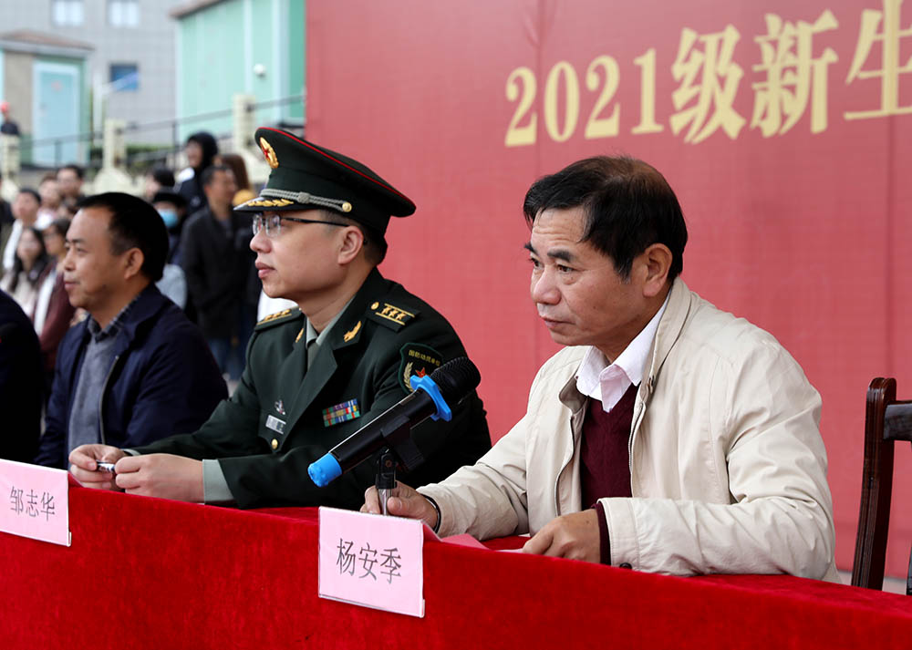 衡陽幼高專舉行2021級新生軍訓匯報表演暨總結表彰大會
