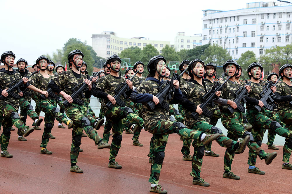 衡陽幼高專舉行2021級新生軍訓匯報表演暨總結表彰大會