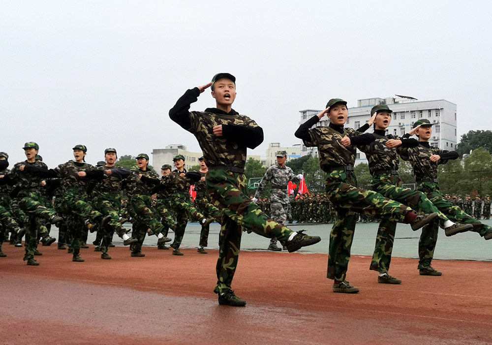 衡陽幼高專舉行2021級新生軍訓匯報表演暨總結表彰大會