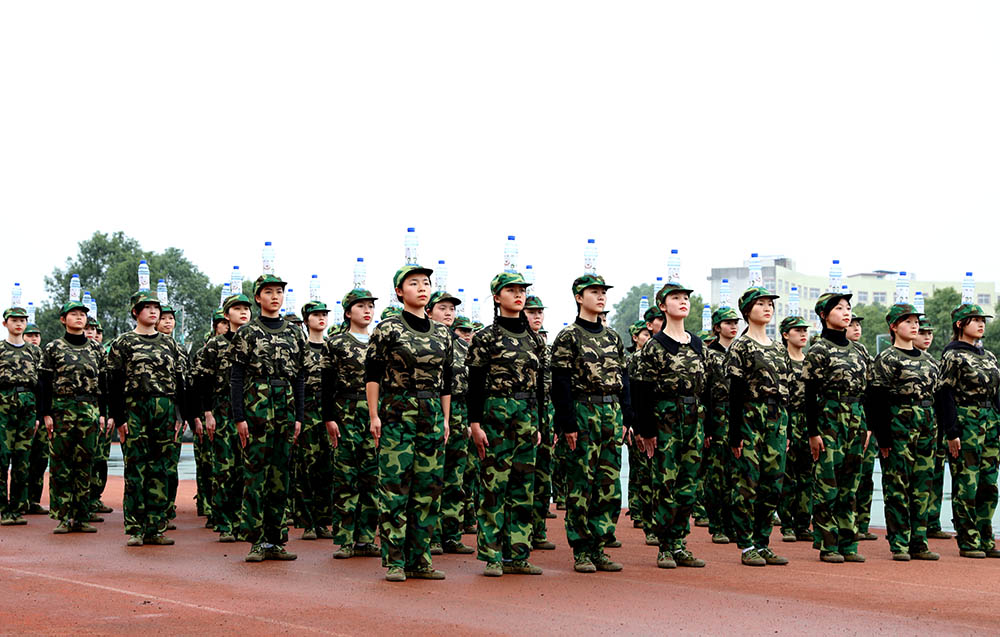 衡陽幼高專舉行2021級新生軍訓匯報表演暨總結表彰大會