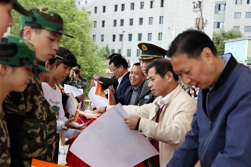 衡陽幼高專舉行2021級新生軍訓匯報表演暨總結表彰大會