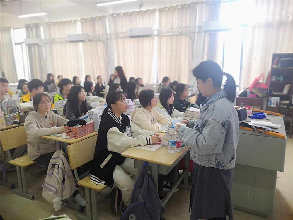衡陽幼高專嚴把大專新生身份核驗關(guān)