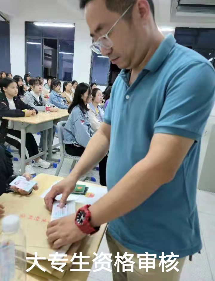 衡陽幼高專嚴把大專新生身份核驗關(guān)