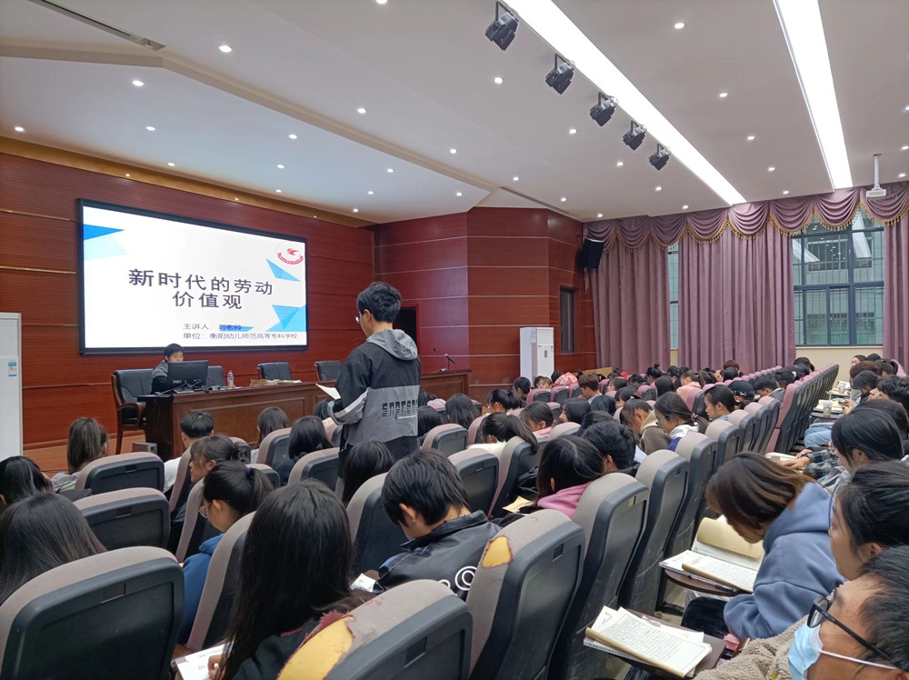 以研促教 以研促改 ——思想政治課部開(kāi)展研討課活動(dòng)