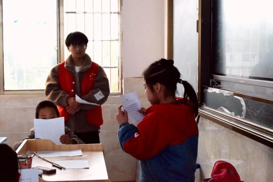 感動(dòng)！他們一次次來(lái)村小支教