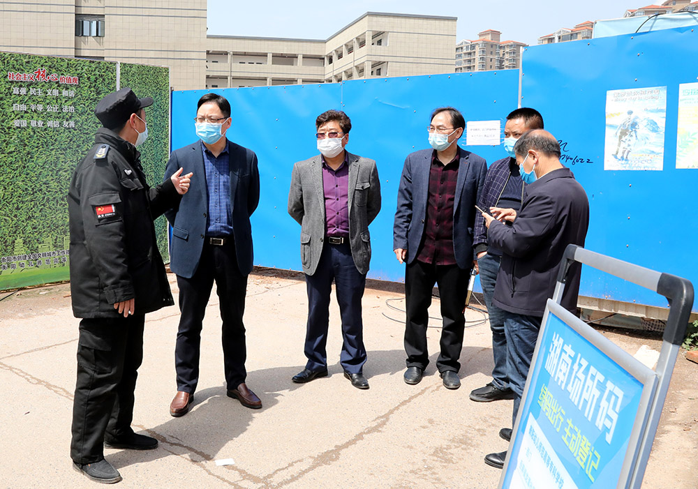 李來清、鄧昌大督查校內(nèi)疫情防控工作