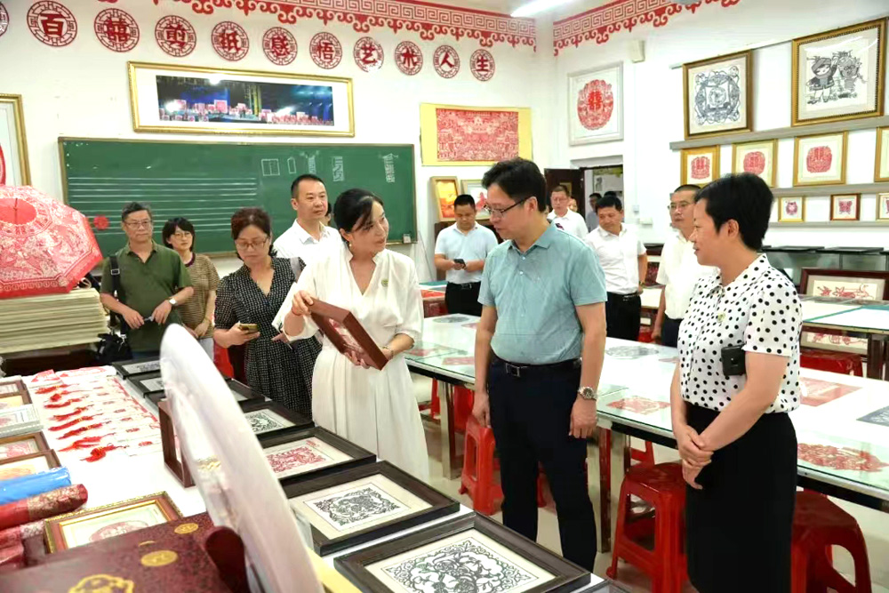 我校赴湖南一師、銅仁幼?？疾旖M成員 學(xué)習(xí)心得摘要