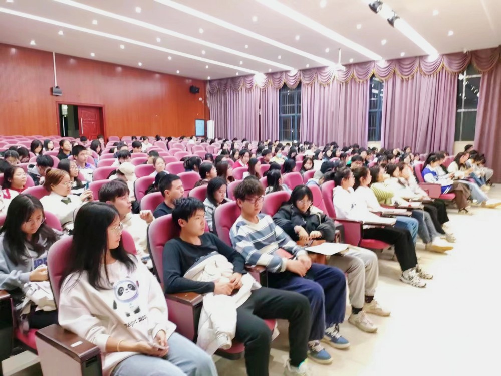 大國良師，卓越小教 ——衡陽幼兒師范高等?？茖W(xué)校小學(xué)教育系加強(qiáng)學(xué)生干部隊伍建設(shè)