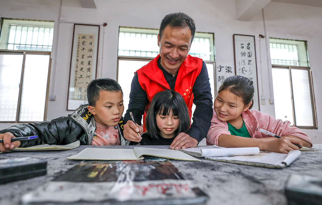 “藝”起成長(zhǎng)，伴你同行 ——衡陽(yáng)幼兒師專(zhuān)志愿者赴衡南縣松江聯(lián)合學(xué)校長(zhǎng)嶺校區(qū)開(kāi)展支教幫扶活動(dòng)