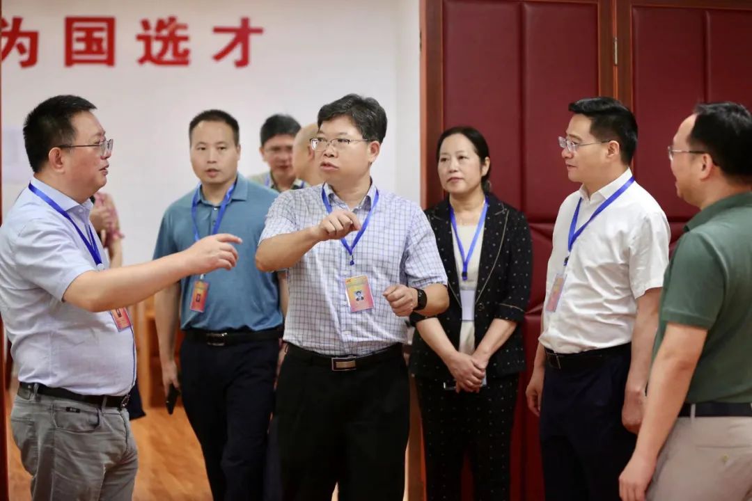 曾市南在檢查2023年普通高校招生錄取工作時(shí)強(qiáng)調(diào)：精心做好2023年普通高校招生錄取工作，切實(shí)把社會(huì)對(duì)高考的關(guān)注度變成贊譽(yù)度